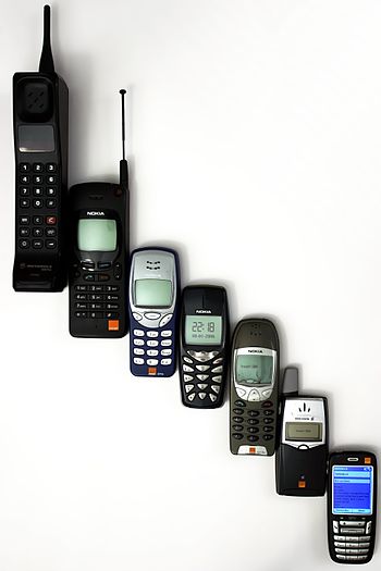 English: Mobile phone evolution Русский: Эволю... English: Mobile phone evolution Русский: Эволю...